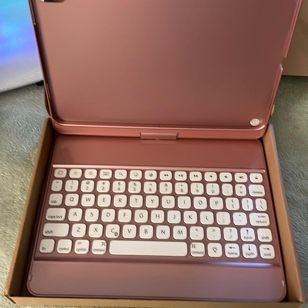 iPad keyboard case new in box for iPad Pro 11 second generation